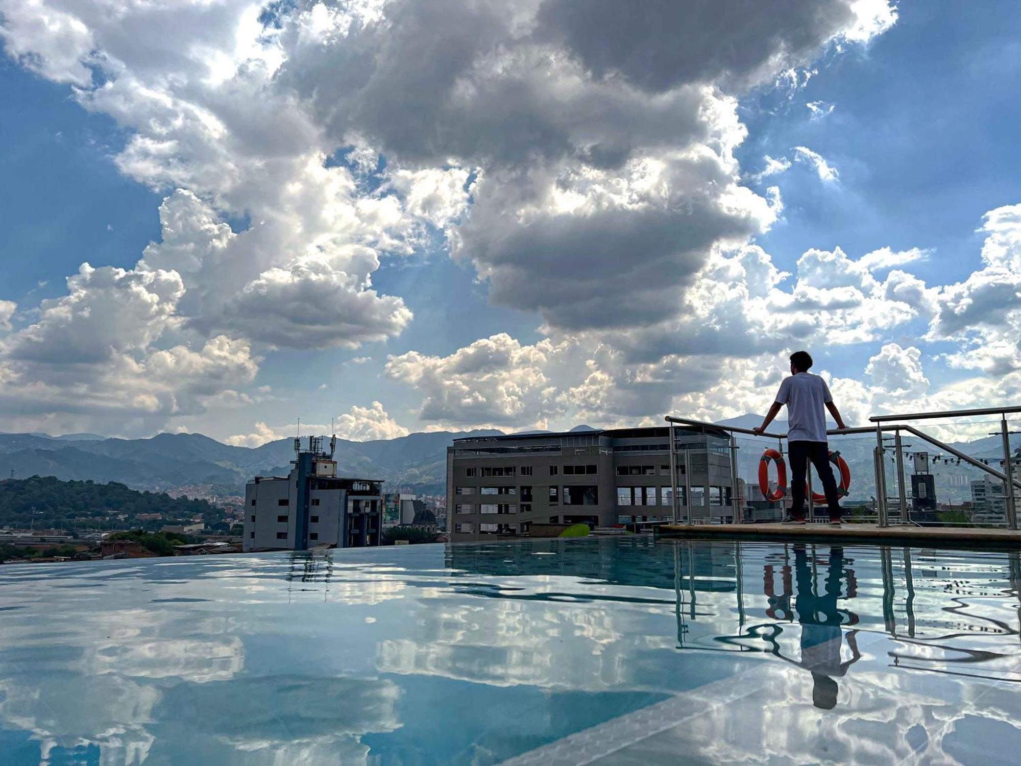 Apartahotel Medellín Exteriör bild